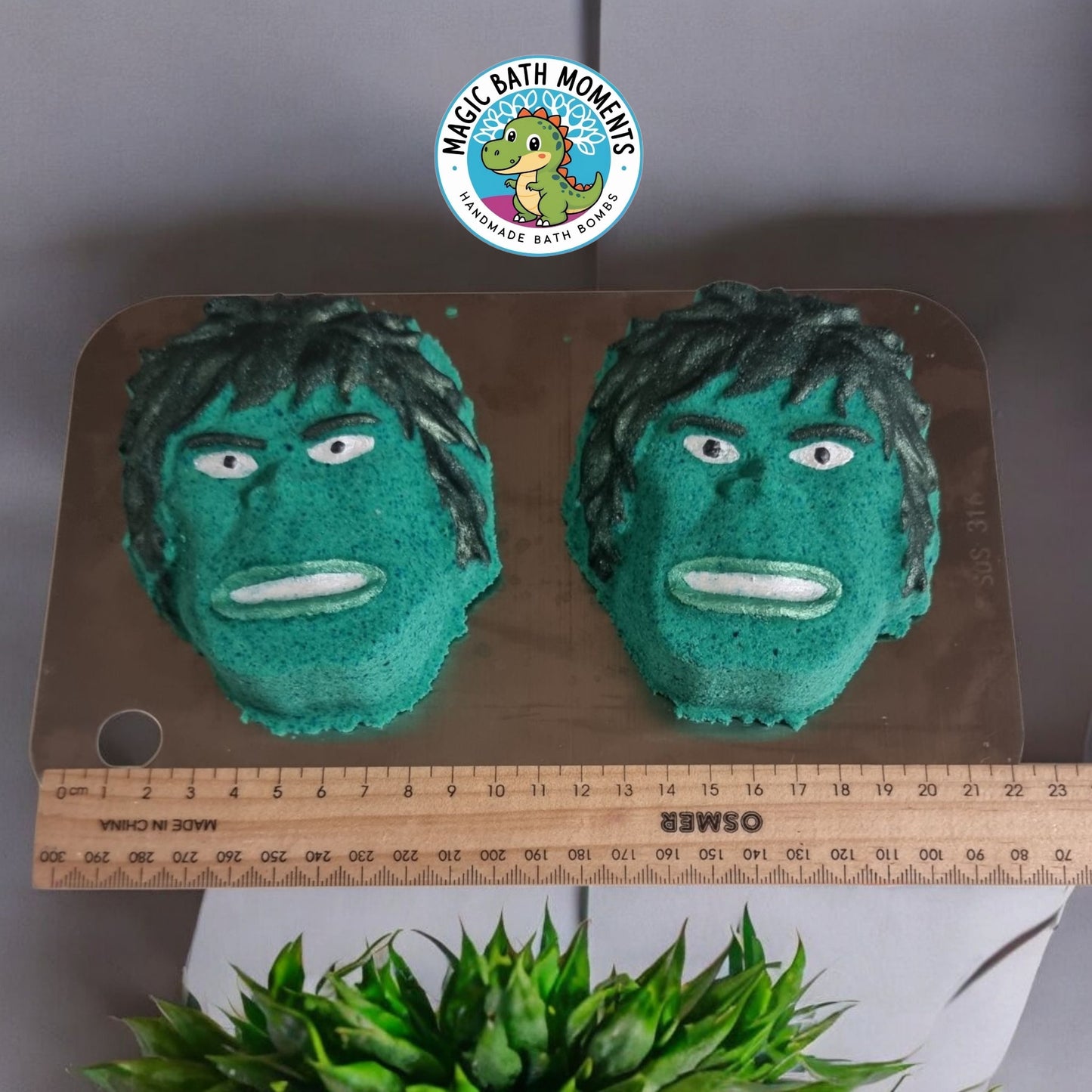 Hulk Smash Fizz! – Cherry Berry Chews Superhero Bath Bomb