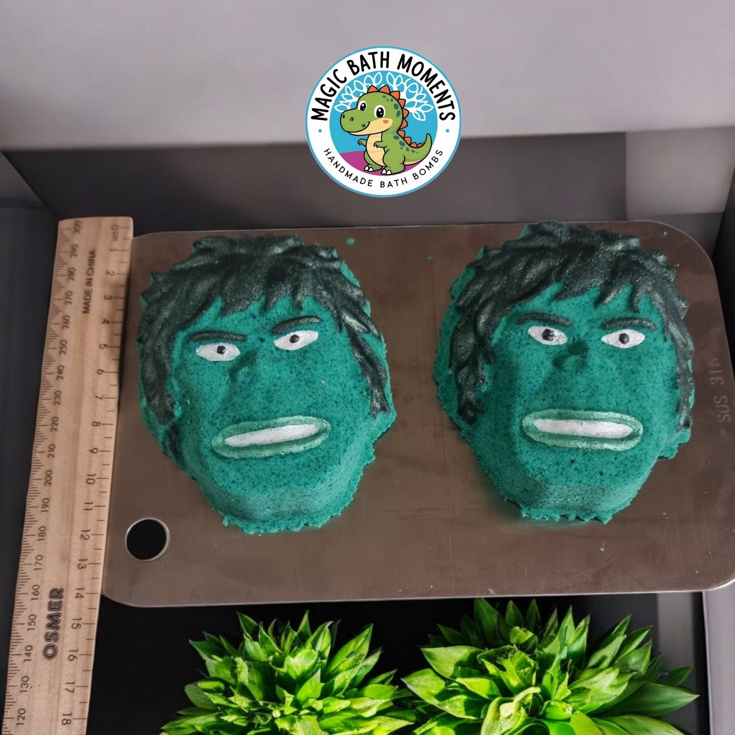 Hulk Smash Fizz! – Cherry Berry Chews Superhero Bath Bomb